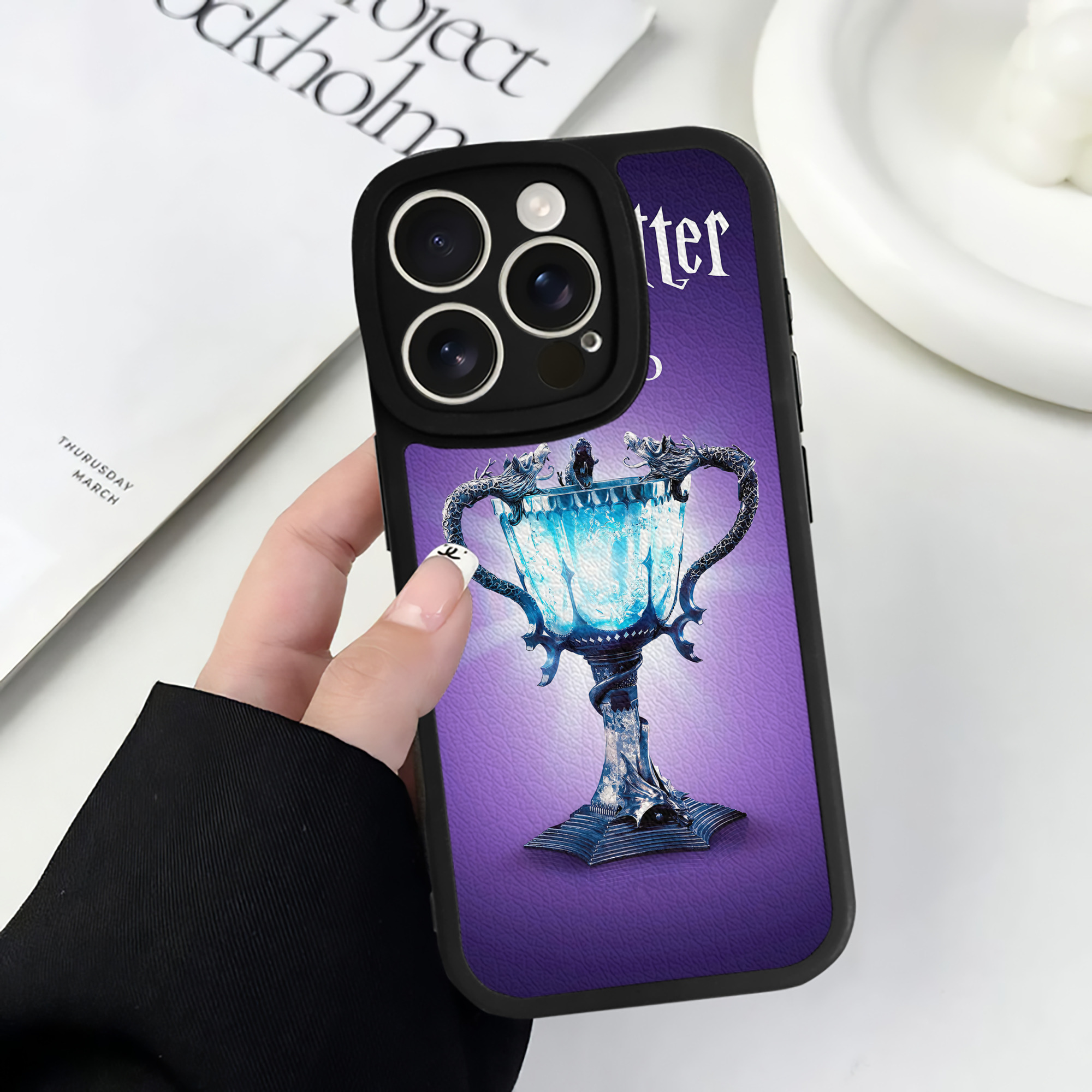 （画像用） Harry Potter ハリー・ポッターシリーズ 【iPhone 16シリーズ対応】シリコンスマホケース（レザー調） 材質：シリコン